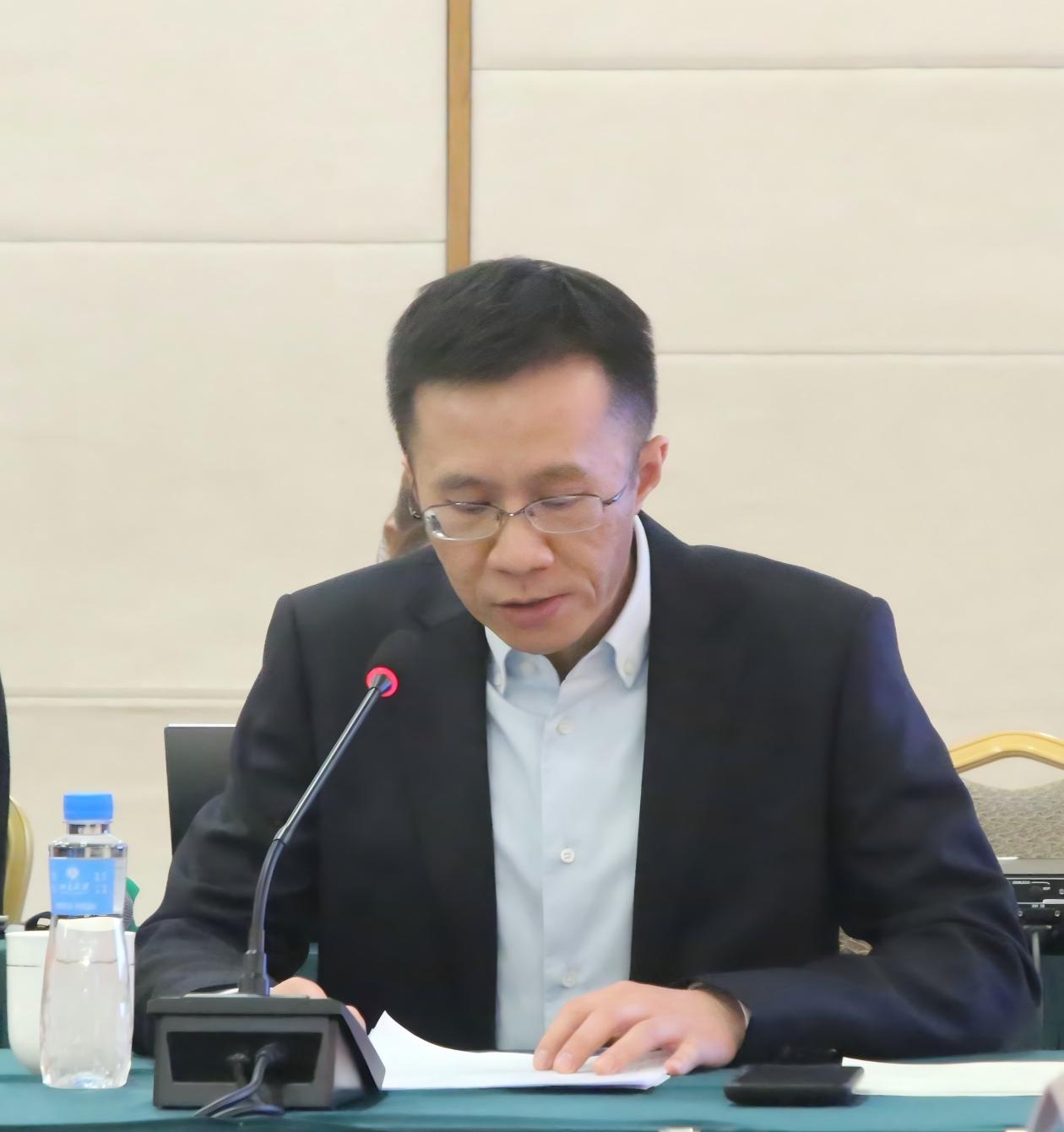 刘昕果讲话.jpg