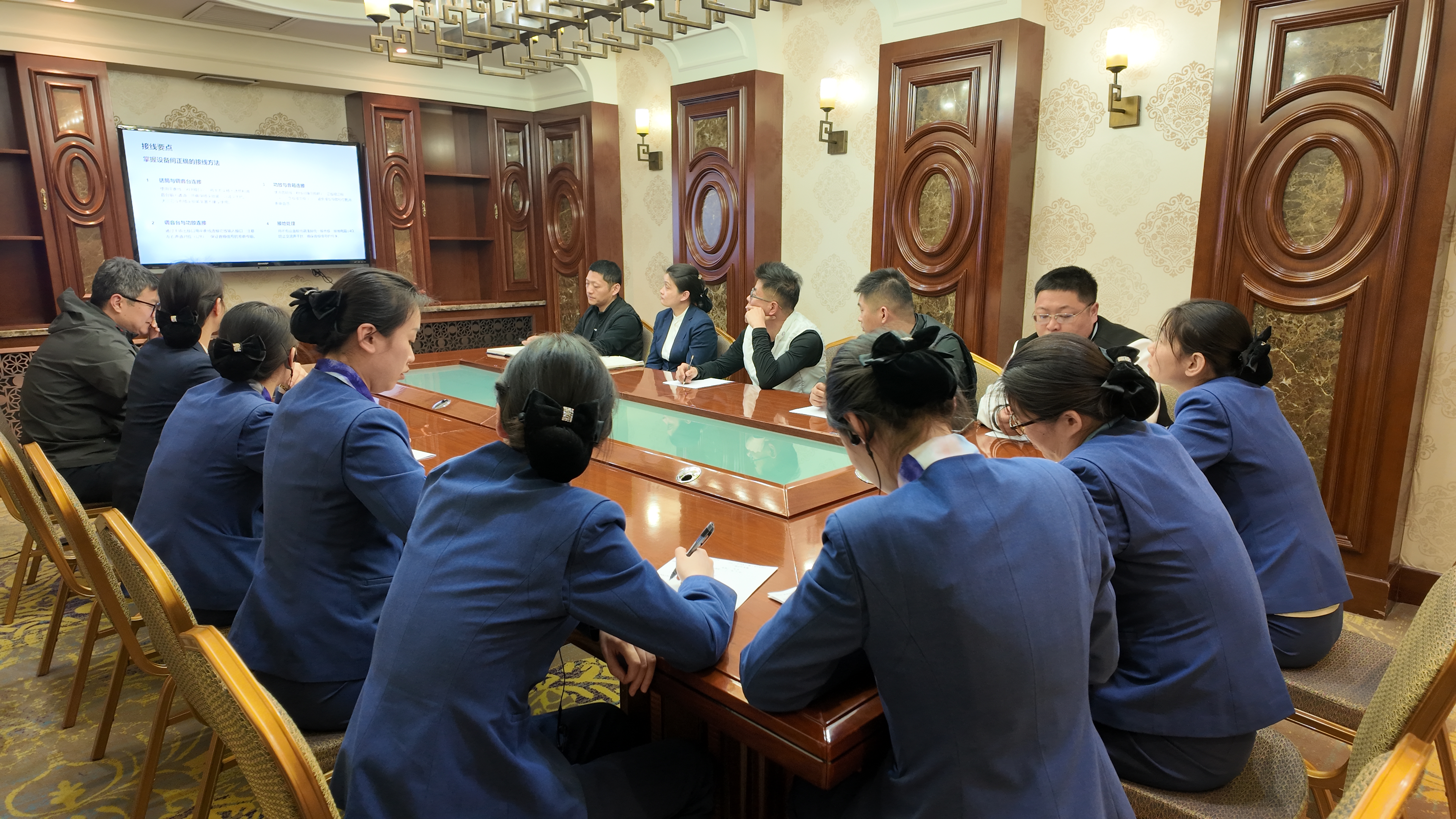 对外交流中心举办音响基础操作学习交流会.jpg